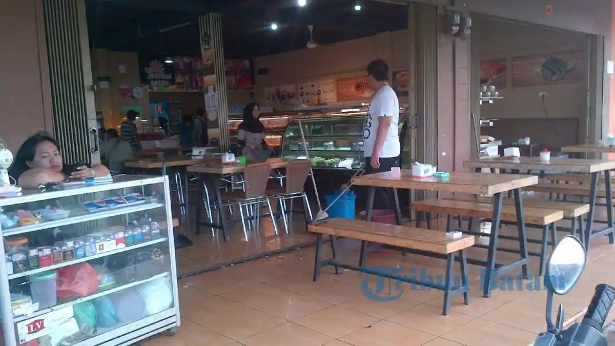 Anggota Polsek Sagulung Langsung Datangi Kafe, Selidiki Kasus Pembacokan Feri