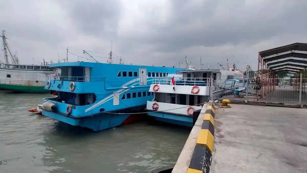 2 Kapal Gagal Berangkat ke Pulau Bawean Gresik, Cuaca Buruk