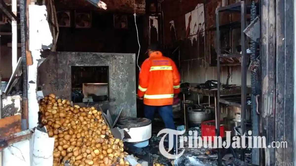 Polisi Selidiki Penyebab Kebakaran Waroeng Steak & Shake Malang, Sebut Api Muncul dari Bawah Tungku