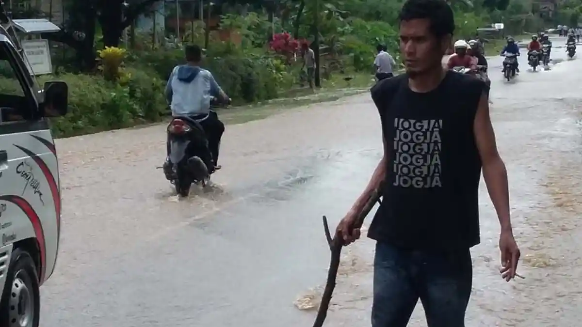Cuaca Buruk Belum Reda, Kepala BPBD SBD Imbau Warga Waspada Hujan Deras dan Angin Kencang