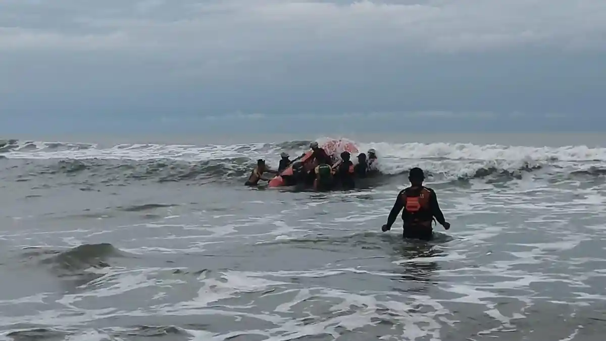 Tragedi Pantai Temajuk Sambas: Kepala Satpol PP Tewas Saat Selamatkan Anak