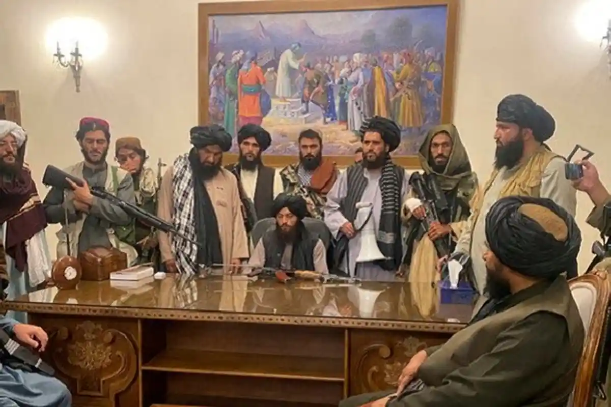 Taliban Minta Warga Tenang, Dilarang Takut-takuti Warga Sipil