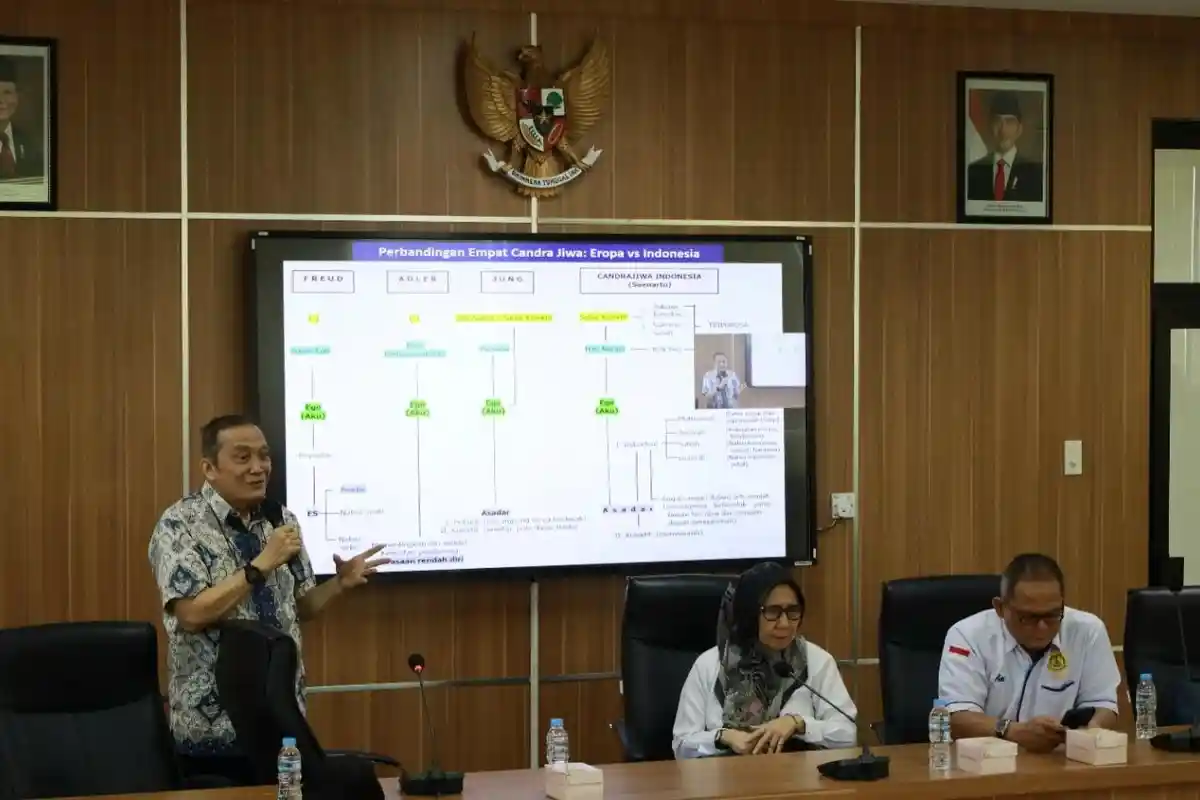 Inspiratif, USM Gelar Kuliah Umum dan Bedah Buku Candra Jiwa Karya Prof Dr Budhi Setianto