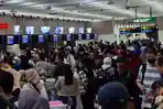 Ribuan-penumpang-penerbangan-domestik-menunggu-antrean-check-in-di-Terminal-1-Bandara-Soetta.jpg