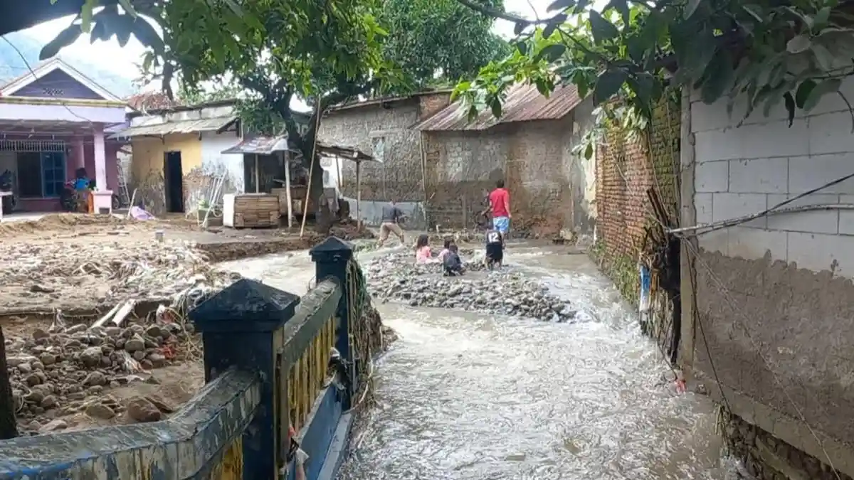 Banjir di Sukabumi Sudah Surut, 2 Warga yang Hilang Sedang Dicari