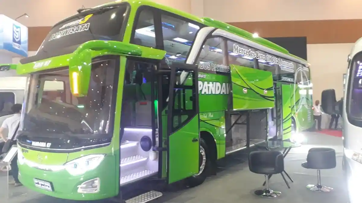 Ramai Produksi Bus Super High Deck, Adiputro Justru Pamer High Deck Double Glass