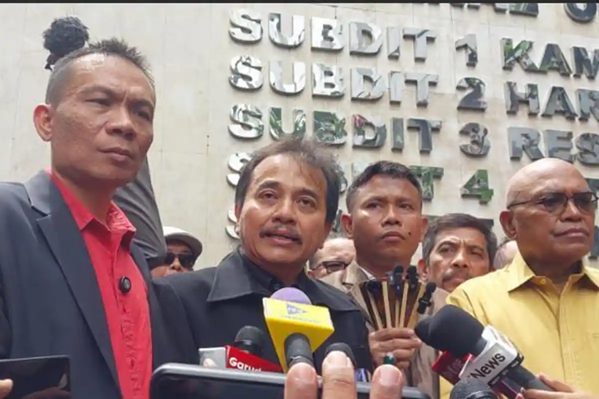 PEMBELAAN Kubu Roy Suryo Senang Tak Ditahan Meski Sudah Tersangka:Ijazah Bukti Utama Tapi Tak Tampak