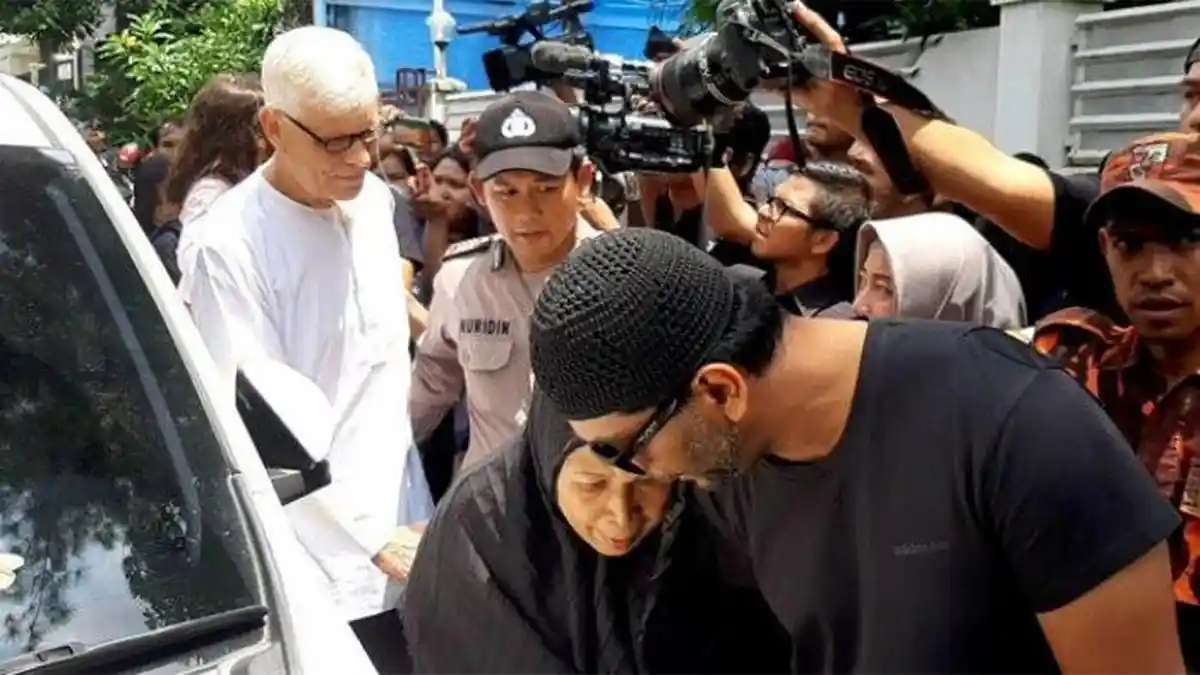 Orangtua Ashraf Sinclair Telah Tiba di Rumah Duka: Anak Saya di Mana