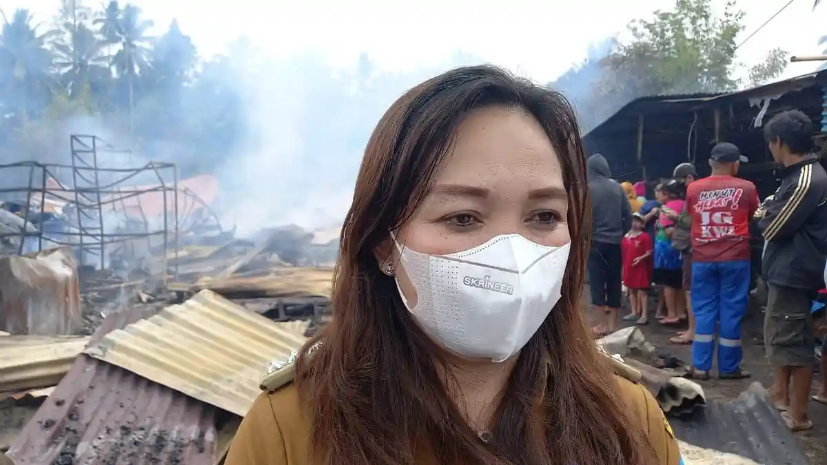 Camat Dimembe Ansye Dengah Pantau Pasar Tatelu Minut Sulawesi Utara yang Terbakar hingga Pagi