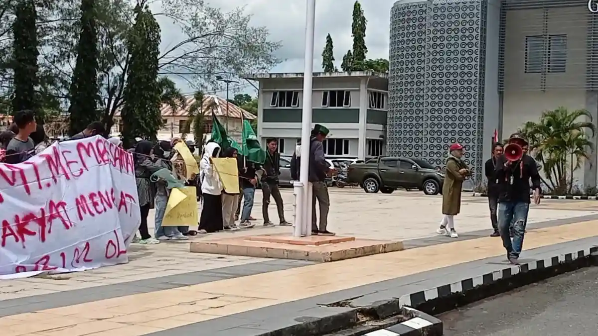 Demonstran Sebut Sampah dan Banjir yang Melanda Sorong Jadi Dosa Eks Walikota