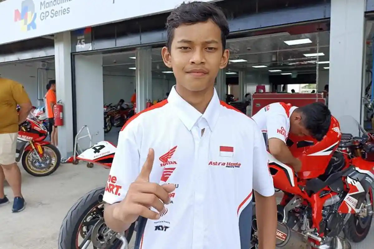 Cerita Veda Ega Bangkit dan Meraih Podium Juara Meski Sempat Jatuh di Mandalika Racing Series