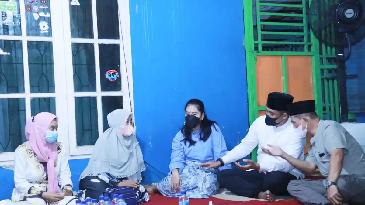 Kunjungi Rumah Duka, Bobby Nasution dan Kahiyang Sampaikan Duka Cita Meninggalnya Petugas Satpol PP