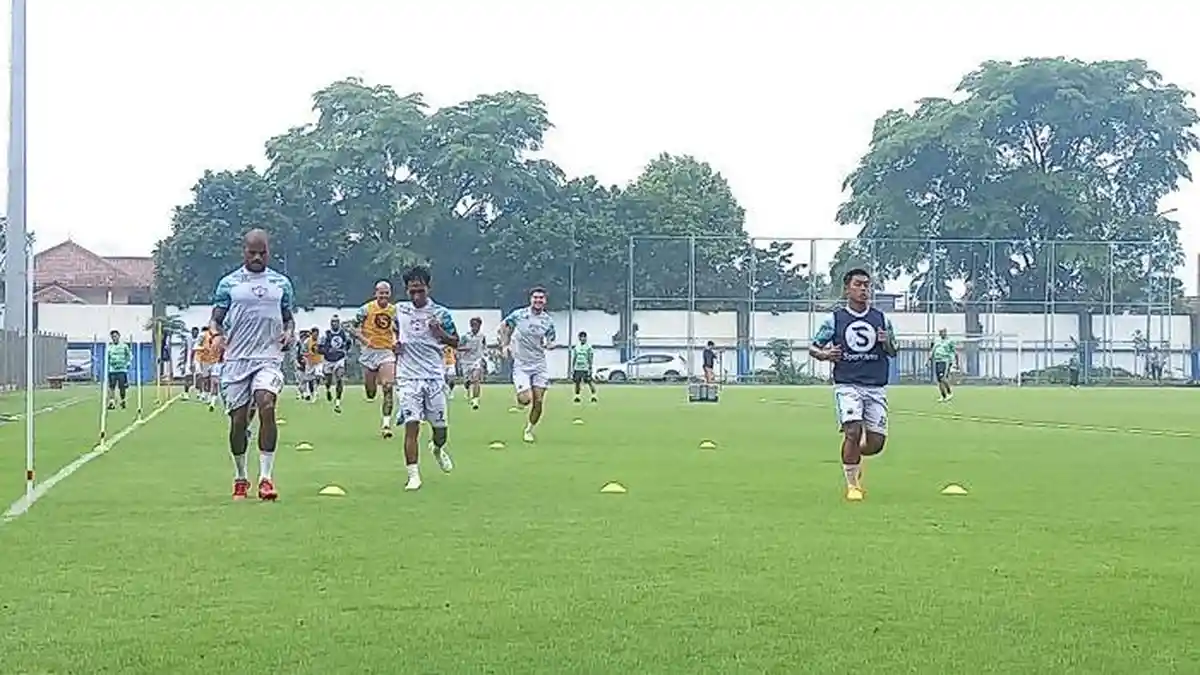 Jeda Kompetisi yang Panjang Malah Bikin Bomber Persib Bandung Waspada: Sekarang Tugas Pelatih