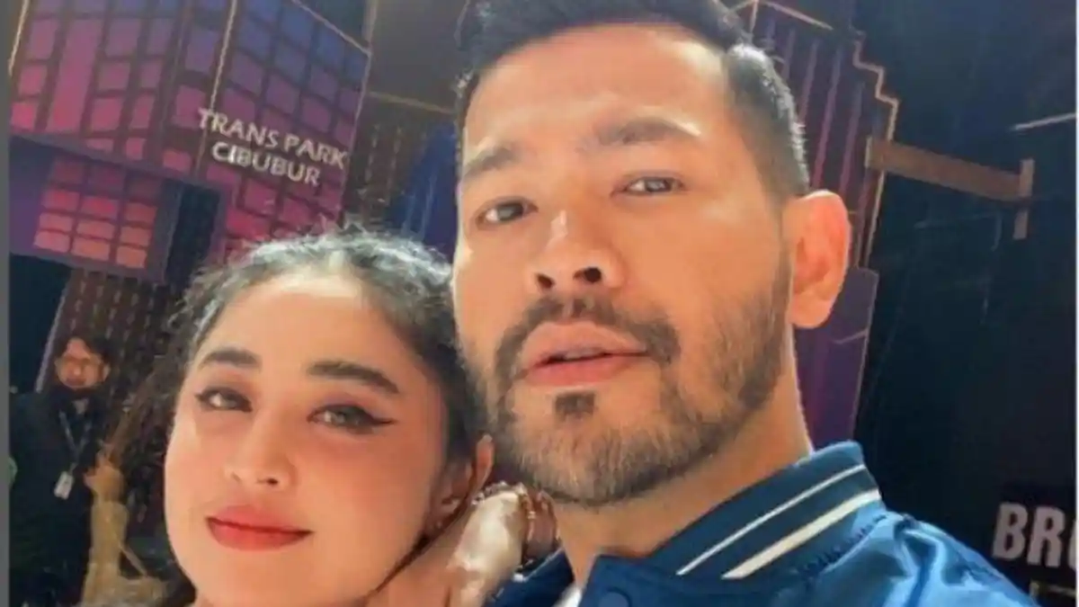 Berduka Imbas Ayah Rian Ibram Meninggal Dunia, Dewi Perssik: Tabah Mas Rian Sayang