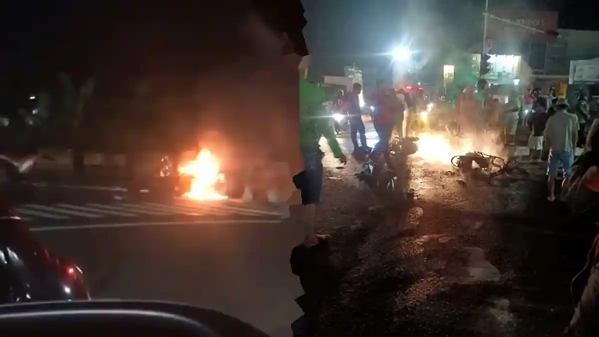 BREAKING NEWS Kecelakaan di Kairagi, Beredar di Medsos Sepeda Motor Terbakar
