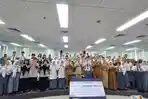 Sekda-Sulbar-foto-bersama-pengurus-Forum-Anak-Daerah.jpg