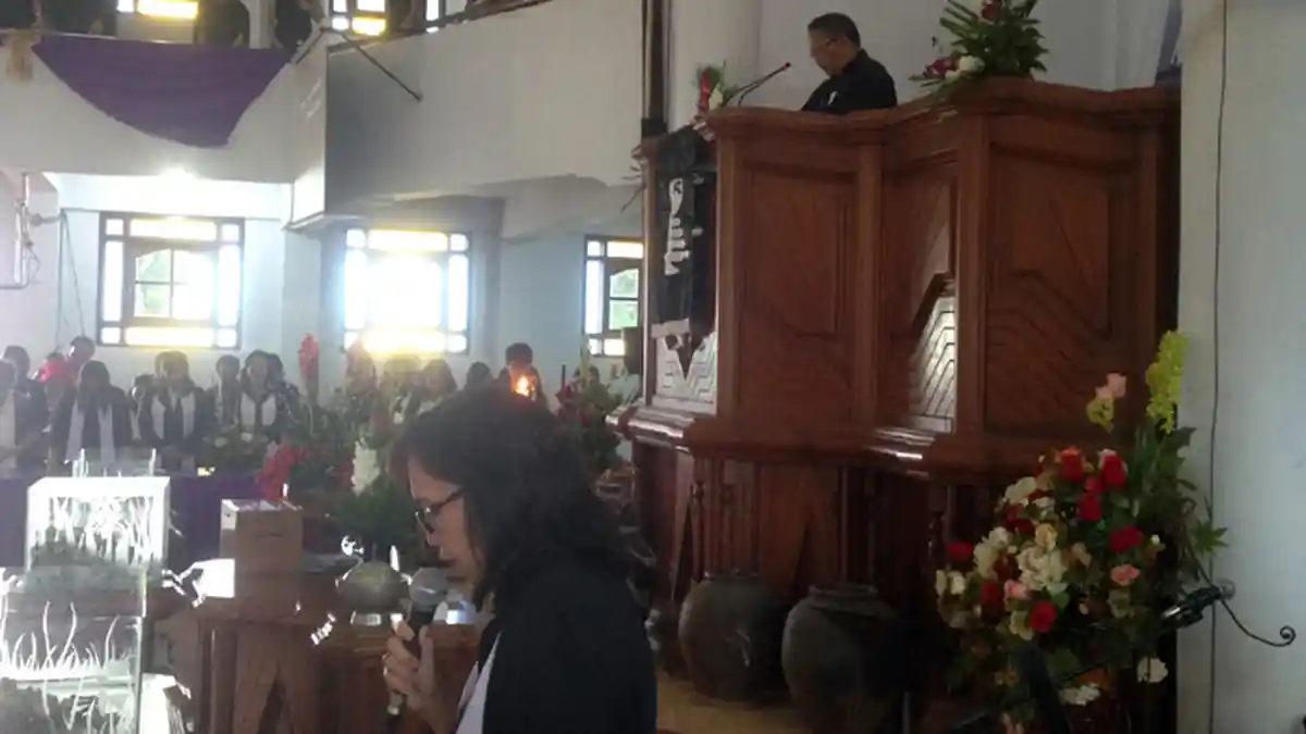 Pendeta Fecky Tutu Teguhkan 24 Jemaat Sidi yang Baru