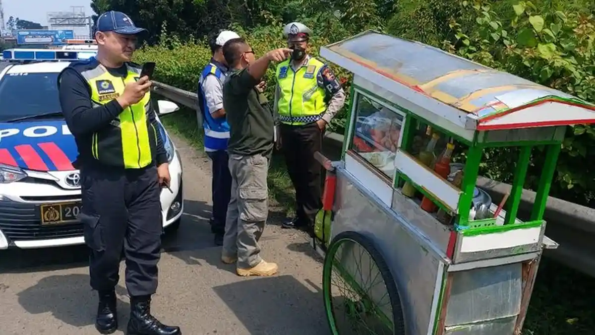 Viral Pedagang Bakso Keliling Kedapatan Masuk ke Ruas Jalan Tol
