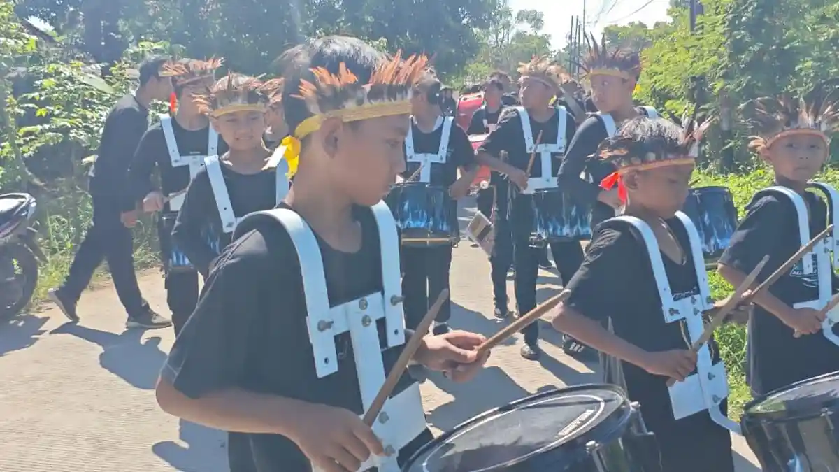 Rayakan Hardiknas, SDN 2 Sidomulyo Gelar Karnaval Budaya Papua dan Aksi Drumband Gita Pesona Ceria