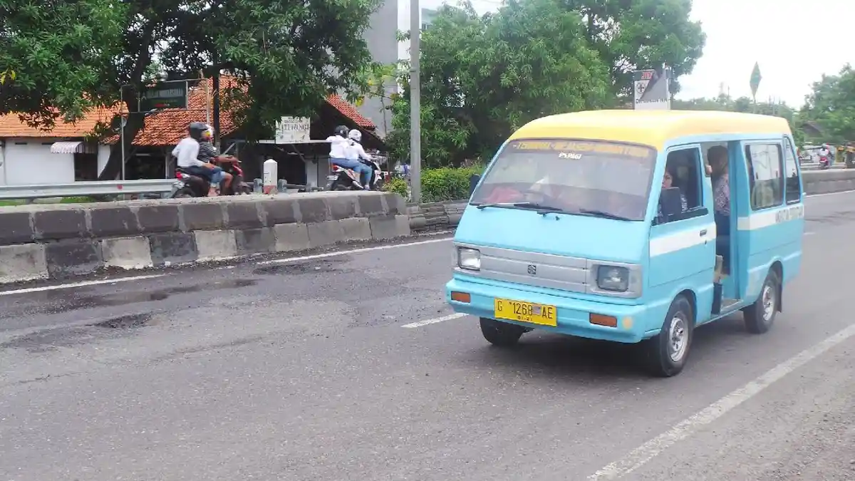 Jalan Berlubang Di Pantura Kota Tegal, Hari Ini Sudah Dua Pengendara Sepeda Motor Terjatuh