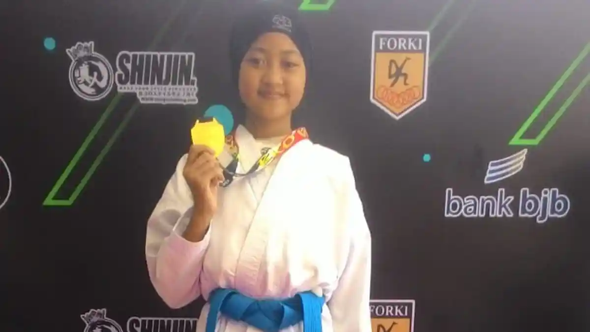 Remaja Belia Aini Citra Devi Asal Pesawaran Sabet Medali Emas di Kejuaraan Bogor Karate Open 2019