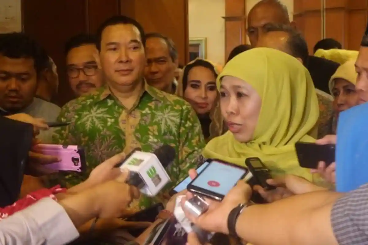 Rasa Syukur Khofifah, Dapat Bantuan Tanpa Nama Beri Perlengkapan Medis hingga Miliaran Rupiah