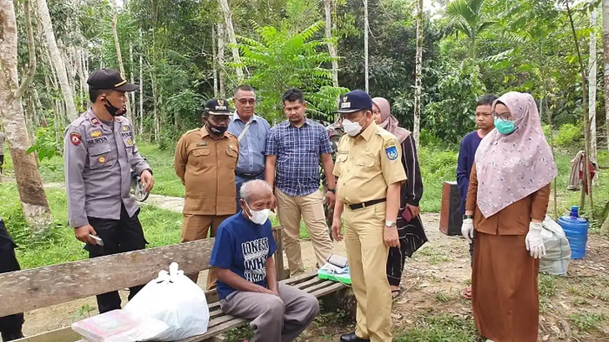 Warga Probolinggo Terlantar di Hutan Lindung