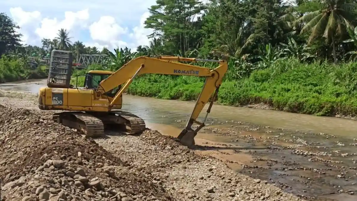 BPBD Tanggamus Normalisasi Sungai Saat Curah Hujan Meningkat