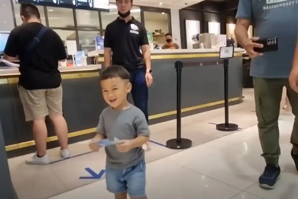 Warisi Sifat Dermawan Baim Wong, Kiano Heboh Bagi-bagi Duit di Mal