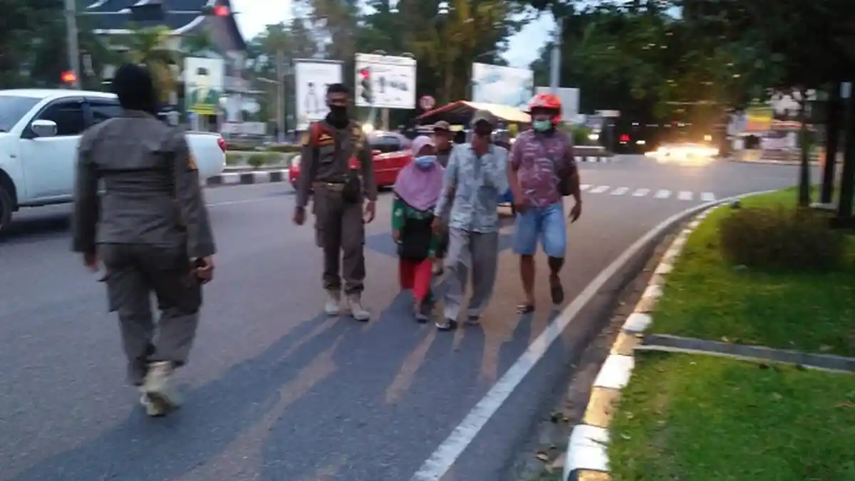 Pengemis yang Kena Razia Satpol PP di Lampu Merah, Beralih dari Rumah ke Rumah dan Warung