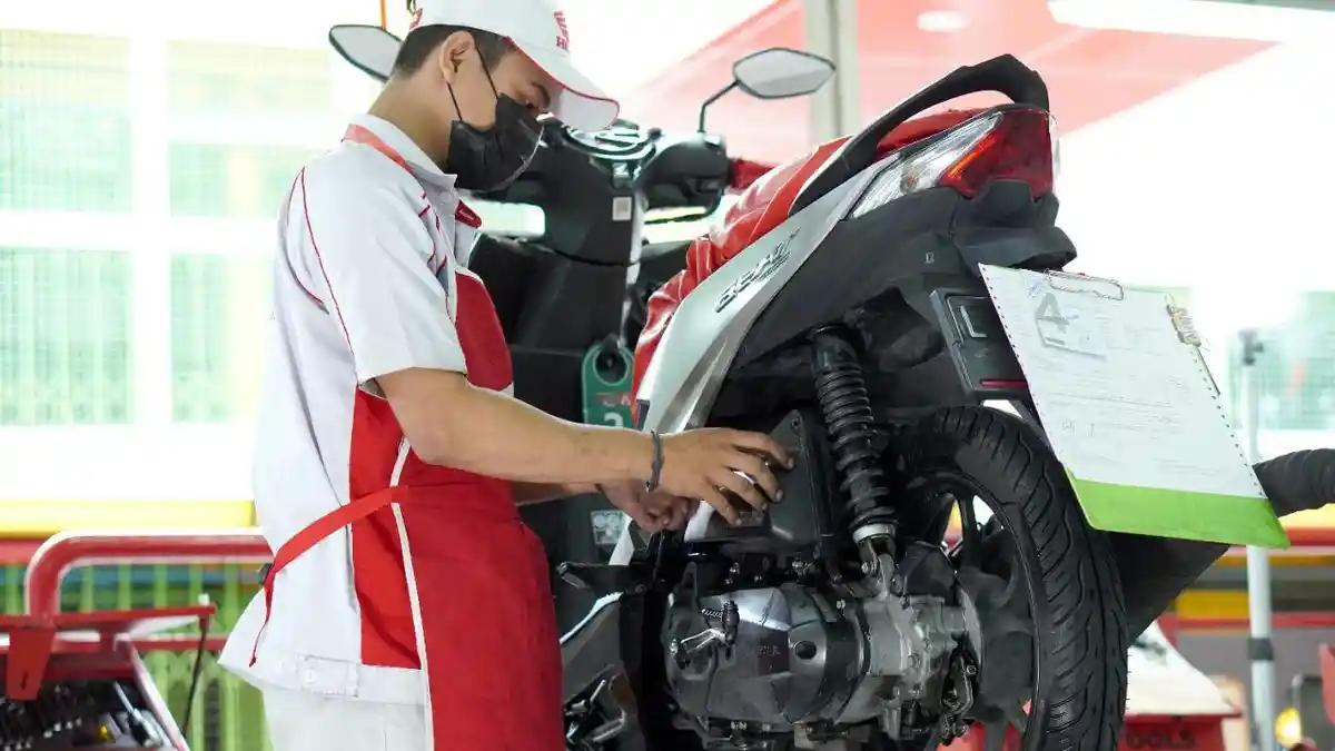 Bedanya Servis Rutin vs. Servis Berat, Kapan Harus ke AHASS?