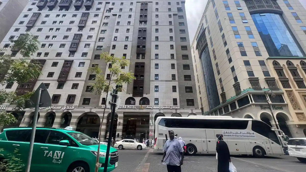 2 Hari Madinah Hujan Petang Angin Kencang, Dokter Ujungpandang Ingatkan Masker, Payung dan Sandal