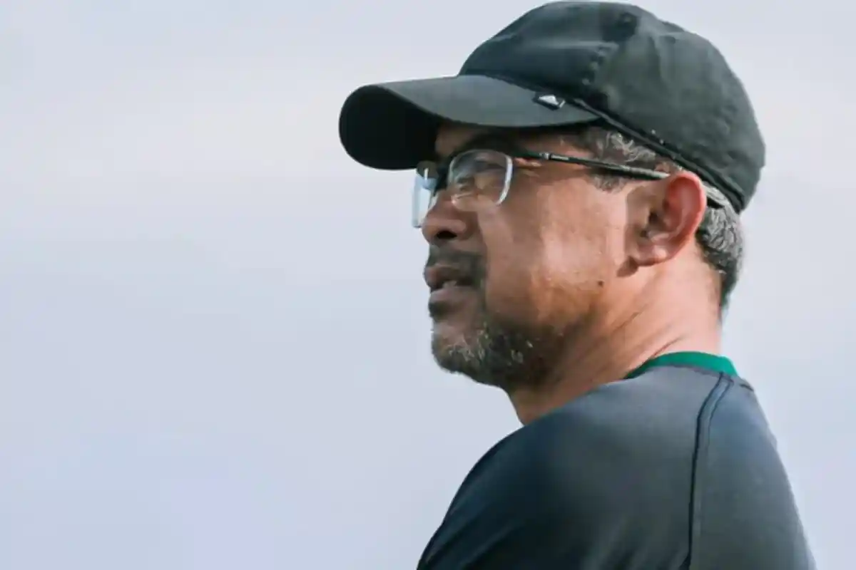 Arema FC Full Rungkad, Aji Santoso Pilih Gabung Persikabo 1973, Suporter Persebaya Sontak Respon Ini