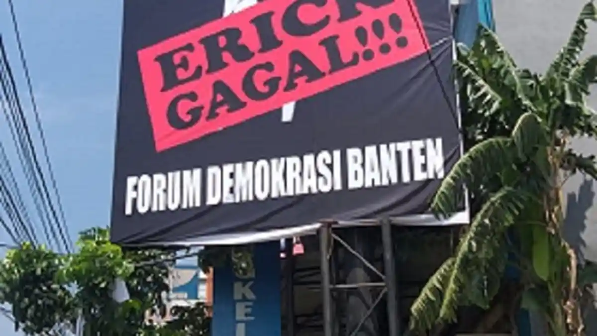 Spanduk Bertuliskan #ErickOut Terpasang di Beberapa Ruas Jalan dan Kawasan Perusahaan BUMN di Banten