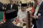 Bupati Bogor Bawa Paper Bag saat Bayar Zakat, Segini Besaran Nilainya