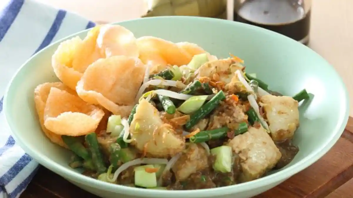Resep Tipat Cantok Khas Bali, Makan Siang Enak dengan Taburan Bumbu Kacang yang Gurih