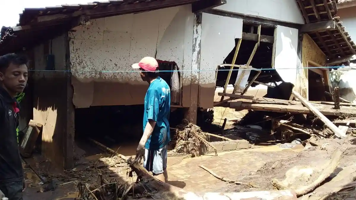 325 Rumah Rusak Akibat Banjir Bandang yang Melanda Banyuwangi