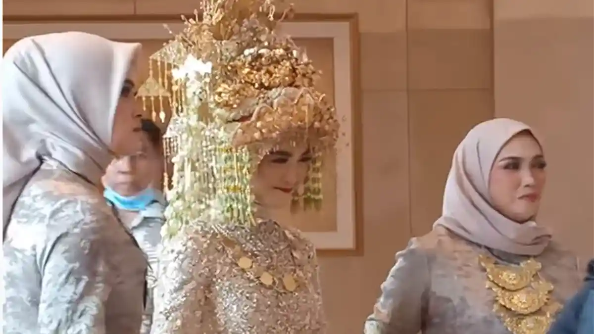 Mengenal Pakaian Adat Palembang yang Dikenakan Ria Ricis dan Teuku Ryan Saat Akad