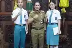 dewa-ayu-pembawa-baki-bendera.jpg