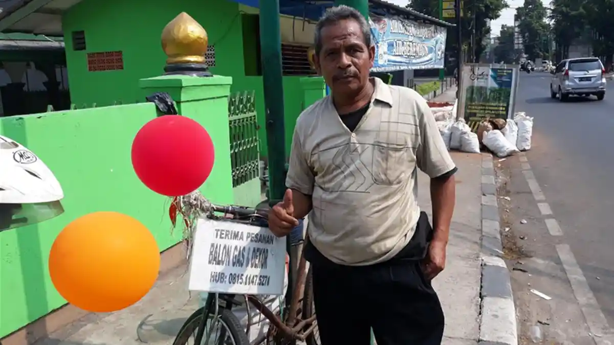 Muhyidin Bisa Kuliahkan Dua Anaknya dari Hasil Dagang Balon di Kemang