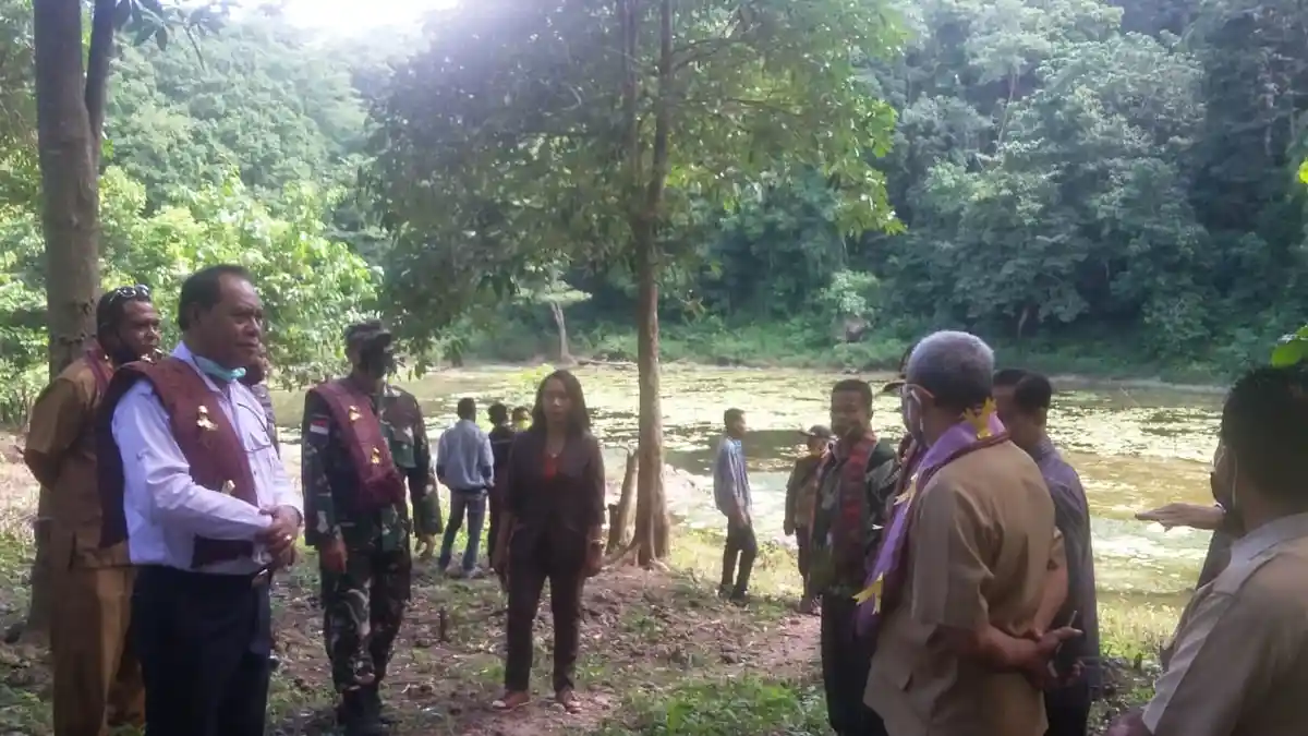 Hutan dan Danau Manutasik, Memanjakan Mata Ditengah Berjibaku dengan Kerusakan Jalan