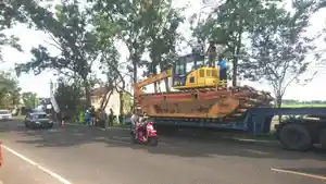 Kabel-PLN-Putus-Tersangkut-Ekskavator-di-Kauman-Tulungagung-500-Pelanggan-Mati-Listrik.jpg
