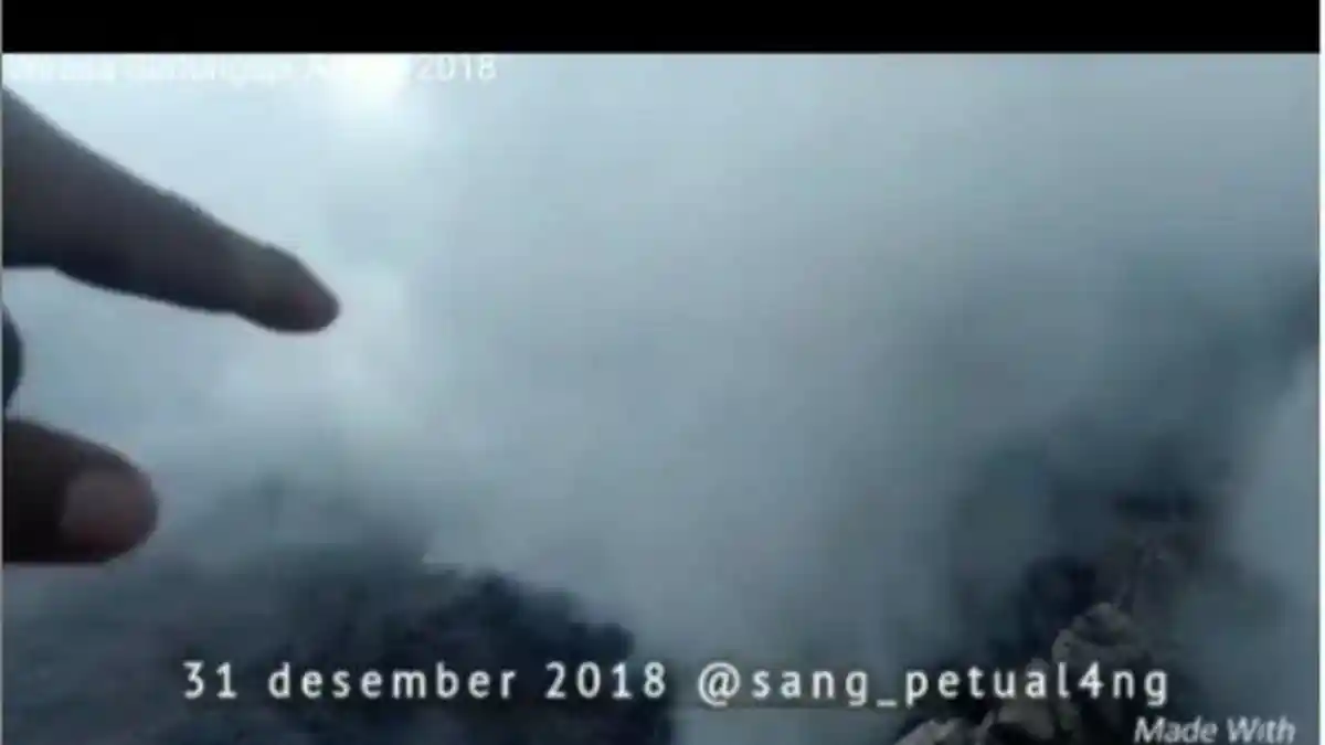 Pantauan Langsung Kawah Gunung Agung Pasca-erupsi, Sosok Ini yang Berani Memvideokannya Langsung