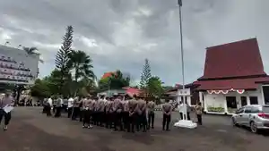 PERSONEL-polisi-mendapat-arahan-dari-Kabag-Ops-Polres-Tala.jpg