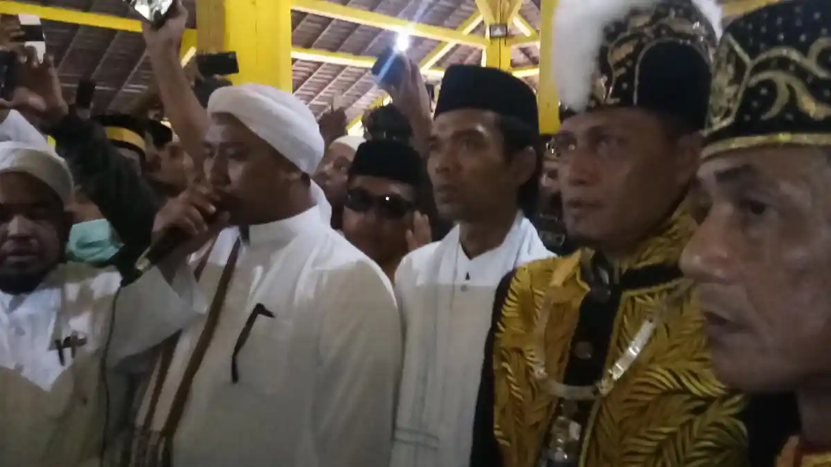 UAS Sebut Ziarah Kubur Melembutkan Hati Yang Keras dan Mengingatkan Akan Kematian