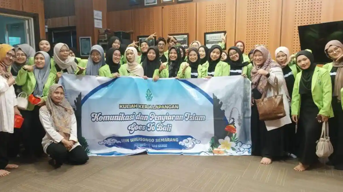 Belajar Dakwah Digital, 274 Mahasiswa UIN Walisongo Kunjungi FDK dan Dakwah TV UIN Sunan Ampel