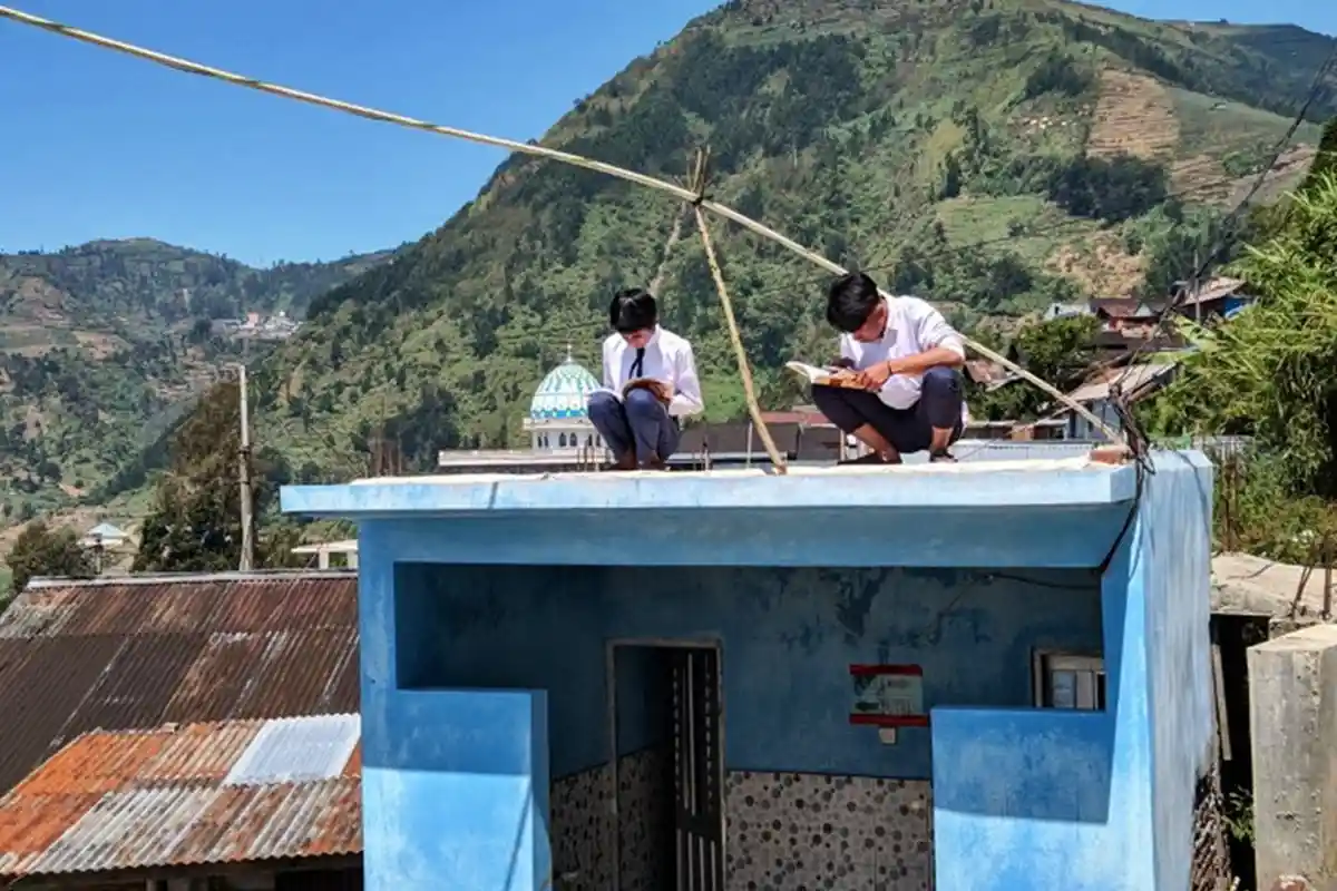 Sapras SMPN 4 Bawang Bakal Dipenuhi Pemkab Batang, Enam Tahun Listrik Numpang Warga
