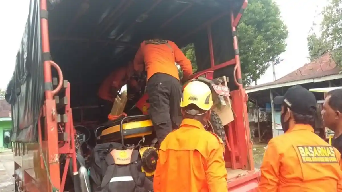 BREAKING NEWS: 4 Pemudik Riau - Sumbar Nekat Lewat Sungai, 3 Dilaporkan Hilang dan 1 Selamat