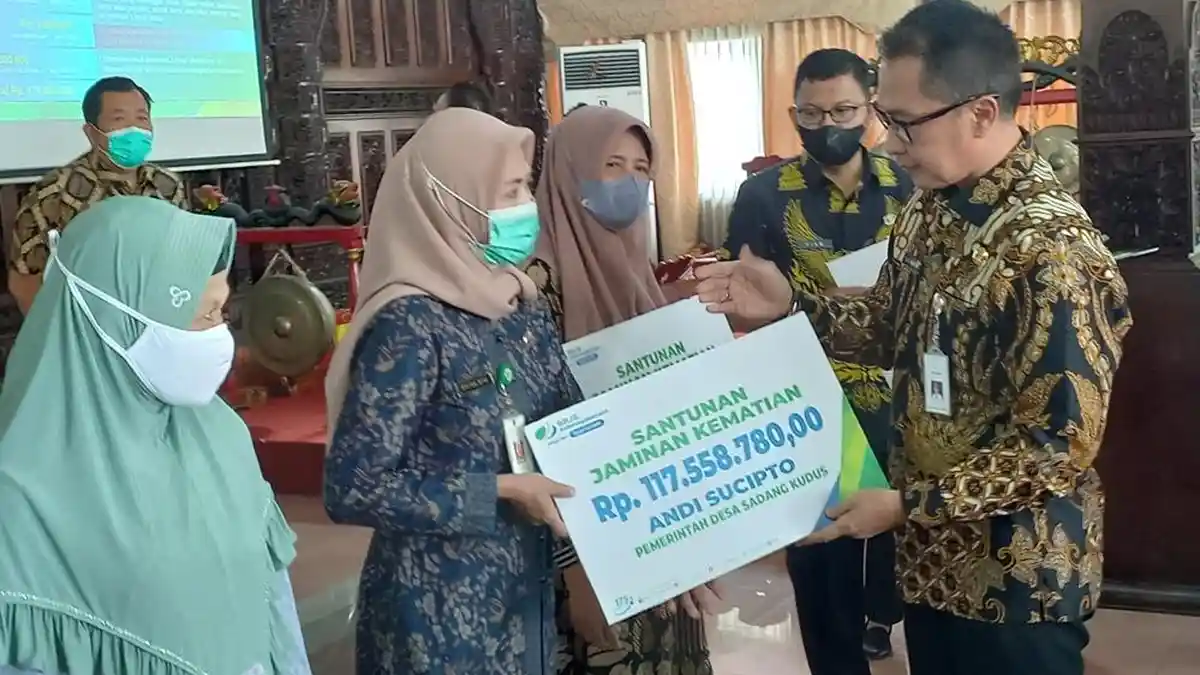 Ahli Waris Perangkat Desa, RT, dan BPD di Kudus Terima Klaim BPJS Ketenagakerjaan