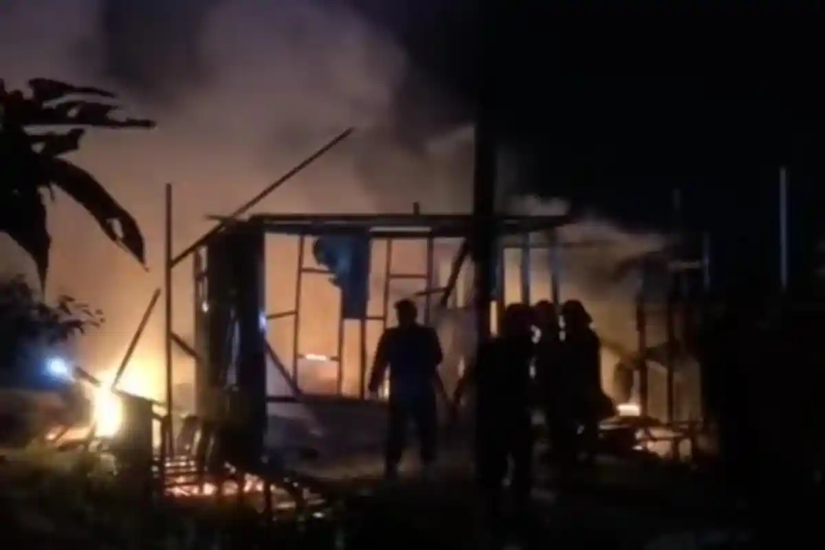 Sebuah Bangunan di Kampung Kajang Perbatasan Samarinda-Kukar Hangus Terbakar, Ini Imbauan Disdamkar